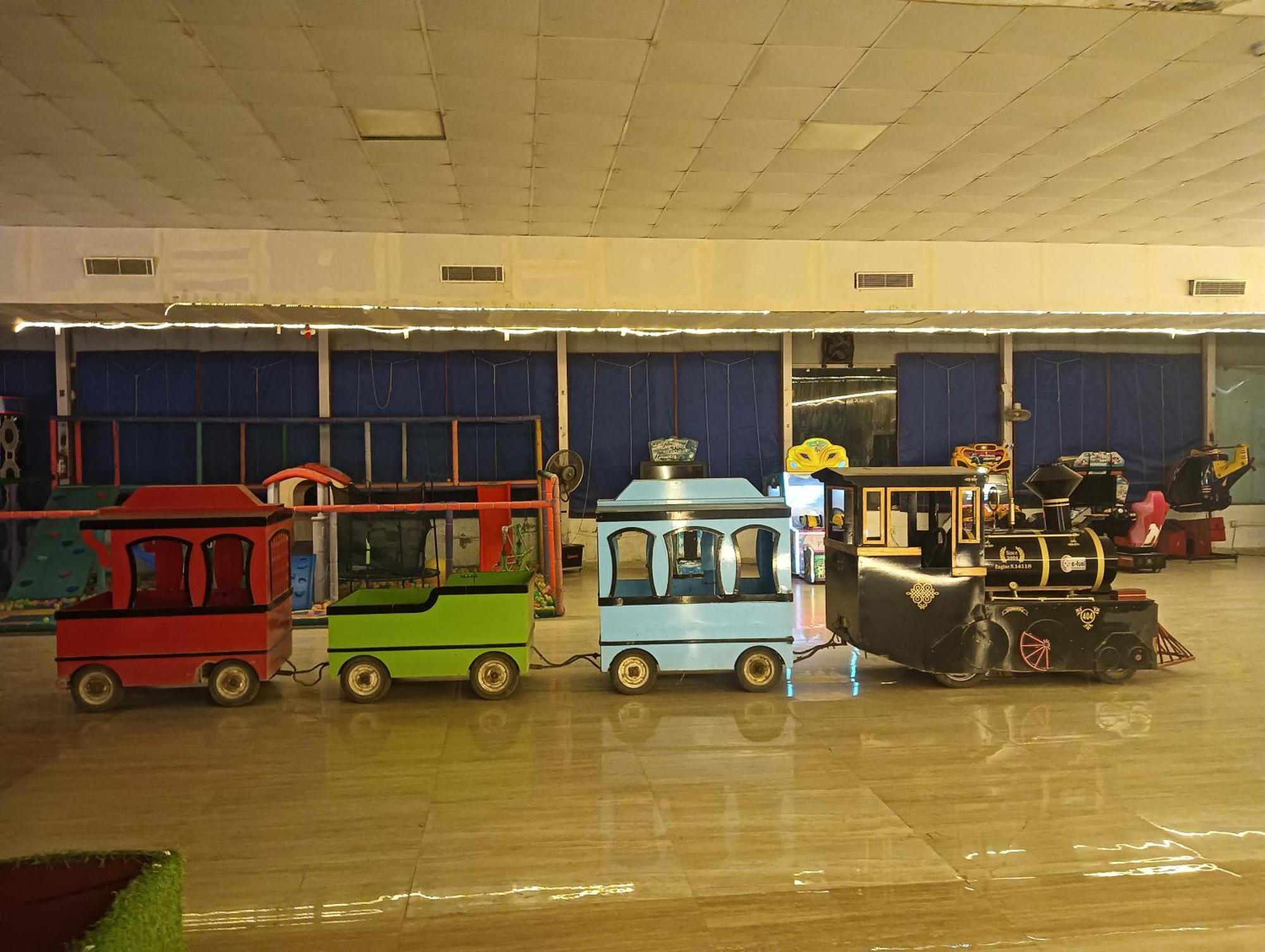 Hotel Krishna Fun Land à Mathura Extérieur photo