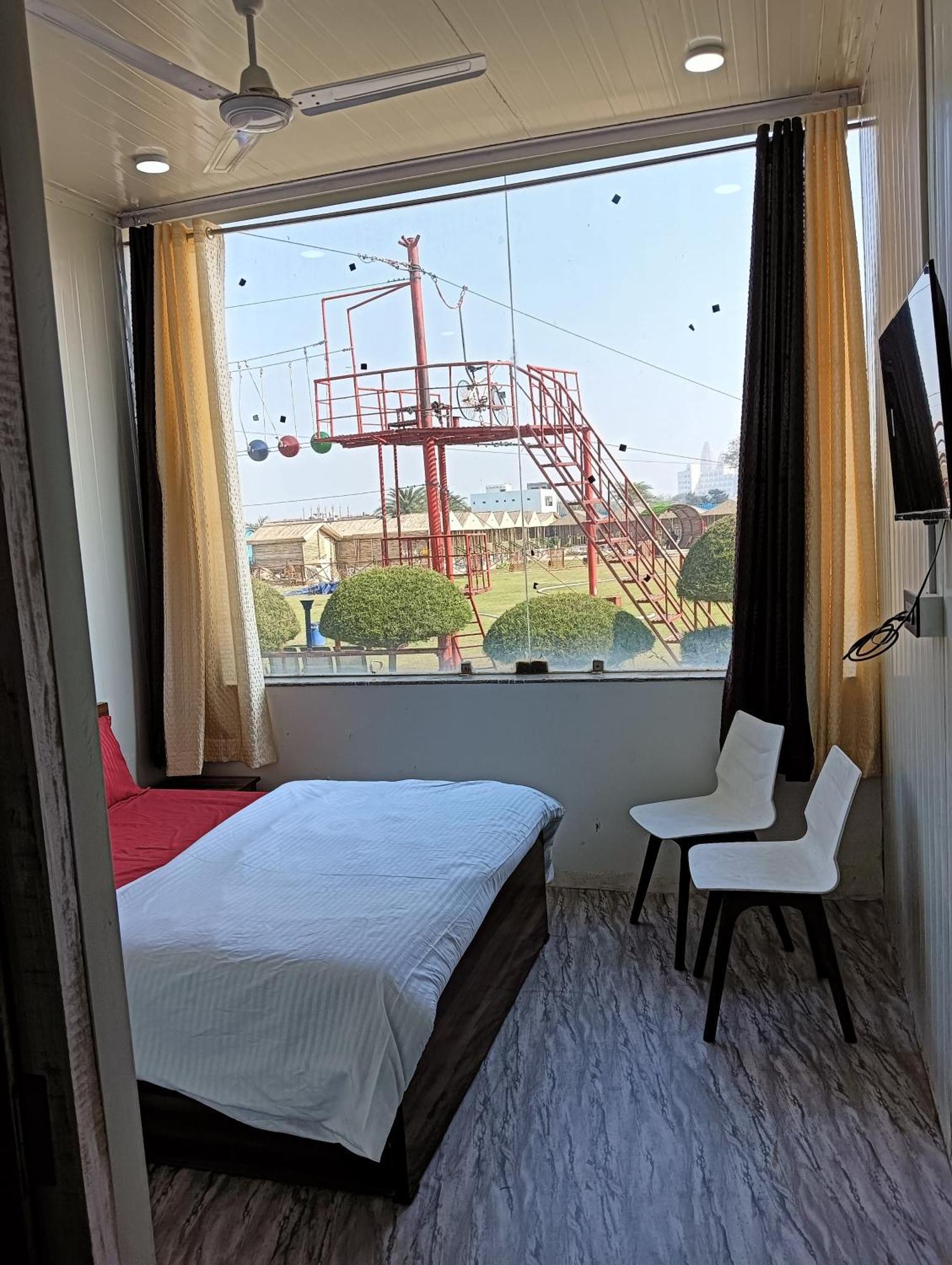 Hotel Krishna Fun Land à Mathura Extérieur photo
